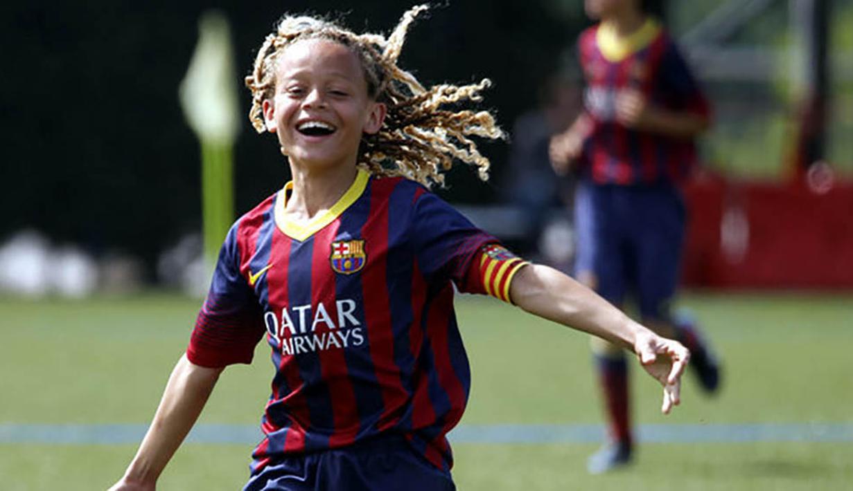 Chelsea mengincar gelandang Barcelona berusia 12 tahun bernama Xavi Simons. Didikan Akademi La Masia itu disebut-sebut sebagai titisan legenda Spanyol, Xavi Hernandez. (Sports.ru)