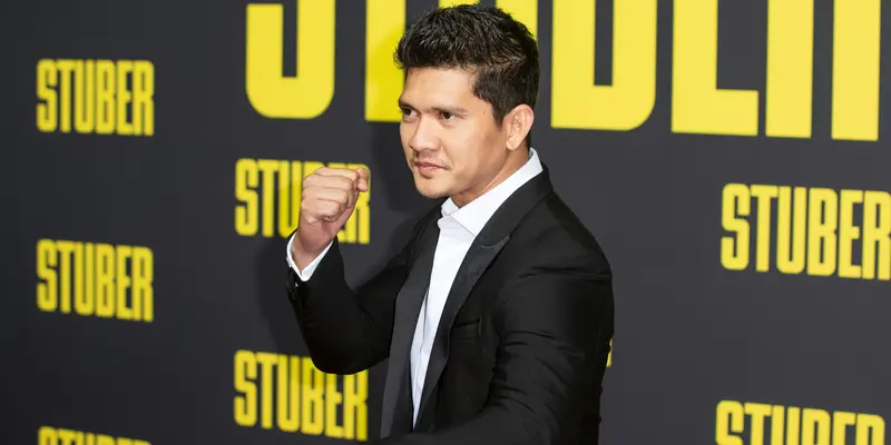 Gaya Iko Uwais Saat Hadiri Pemutaran Film di Los Angeles