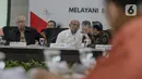 Menko Bidang PMK, Muhadjir Effendy berbincang dengan Kepala BPS Suhariyanto sebelum memimpin rakor tingkat menteri di Kantor Kemenko PMK, Jakarta, Kamis (20/2/2020). Rakor membahas kebijakan transformasi subsidi terkait isu rencana pemerintah mencabut subsidi elpiji 3kg. (Liputan6.com/Faizal Fanani)