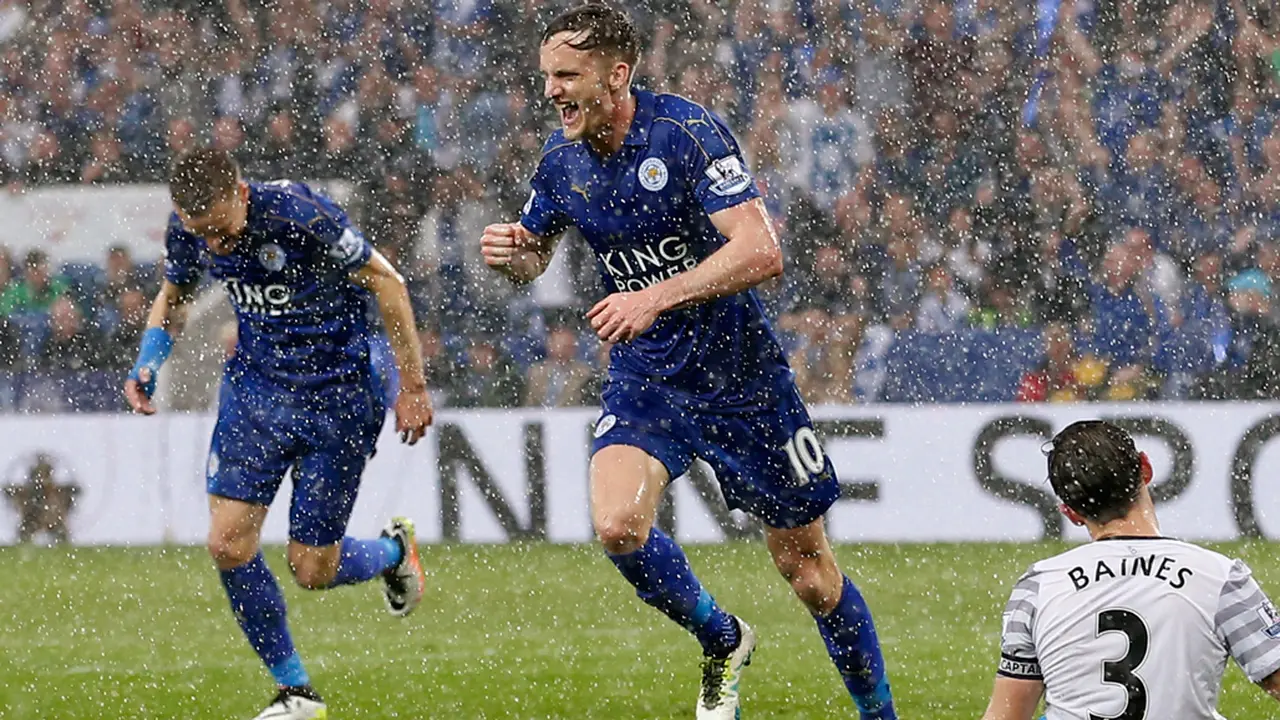 Vardy dan King Bawa Leicester Unggul 2-0 di Tengah Hujan Deras