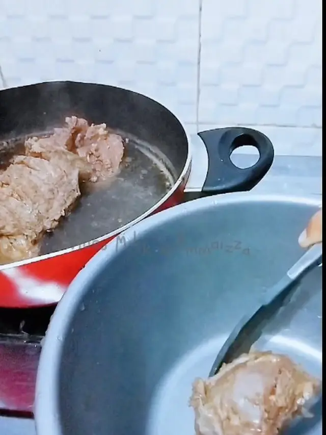 Tanpa Dibilas Air, Ini Metode untuk Bersihkan Daging Sapi Agar Tidak Bau