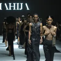 Gelaran JFW 2024 resmi selesai kemarin, Minggu (29/10/2023). Ditutup dengan runway Dewi Fashion Knight yang menghadirkan rancangan Mahija dan Hian Tjen, tema yang diangkat adalah 'The Artistry.' [Foto: Document/FIMELA]