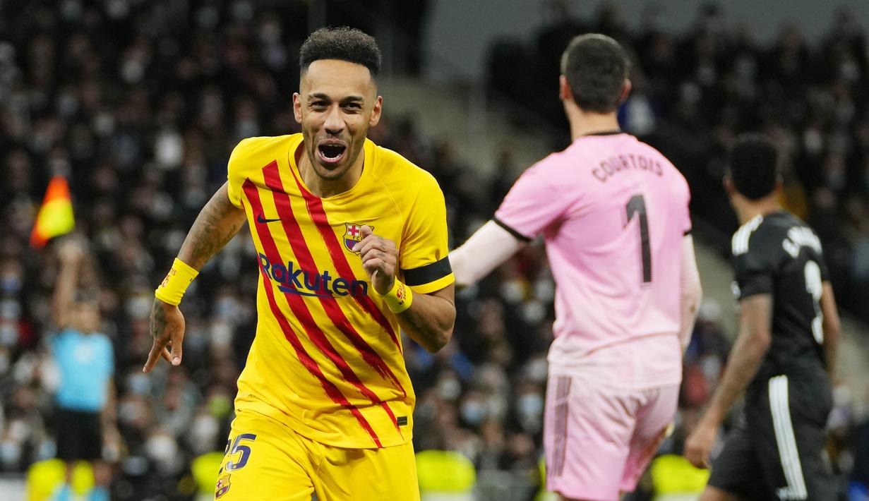 Sejauh ini Pierre-Emerick Aubameyang sudah menorehkan sembilan gol musim ini. Pencapaian itu tergolong memukau lantaran sang striker baru datang pada Januari 2022. (AP/Manu Fernandez)