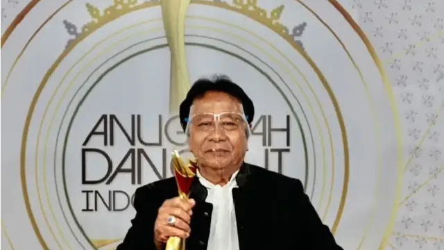 Mansyur S meraih penghargaan Lifetime Achievement di ajang ADI 2020