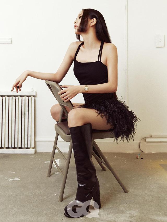 Jisoo BLACKPINK Bergaya Sensual untuk Kampanye Terbaru Cartier, Pakai Jam Tangan Seharga Rp412 Juta