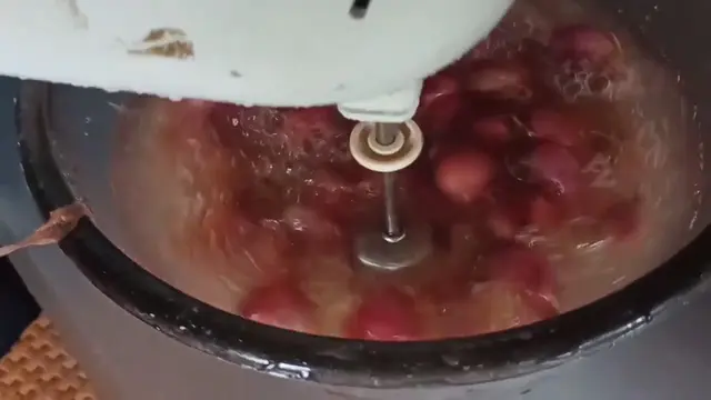 Tidak Bikin Mata Perih, Ini Cara Kupas Bawang Merah dengan Cepat