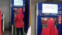 Viral Layar Mesin ATM Pindah ke Atas, Bikin Warganet Bingung