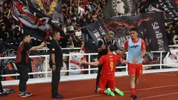 Selebrasi pemain Persija Jakarta, Marko Simic di depan The Jakmania setelah menjebol gawang Persis Solo pada laga pekan ke-31 BRI Liga 1 2023/2024 di Stadion Utama Gelora Bung Karno (SUGBK) Senayan, Jakarta, Rabu (17/4/2024) malam WIB. (Bola.com/M Iqbal Ichsan)