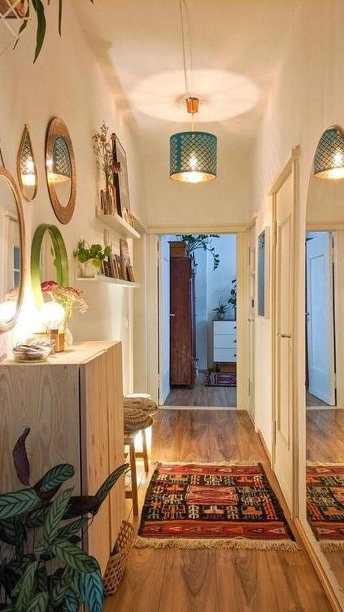 Desain Interior Rumah Jungalow dengan Lorong Simpel