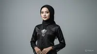 7 Rekomendasi Kebaya Hitam Kondangan 2025, Model Brokat hingga Detail Payet Mewah