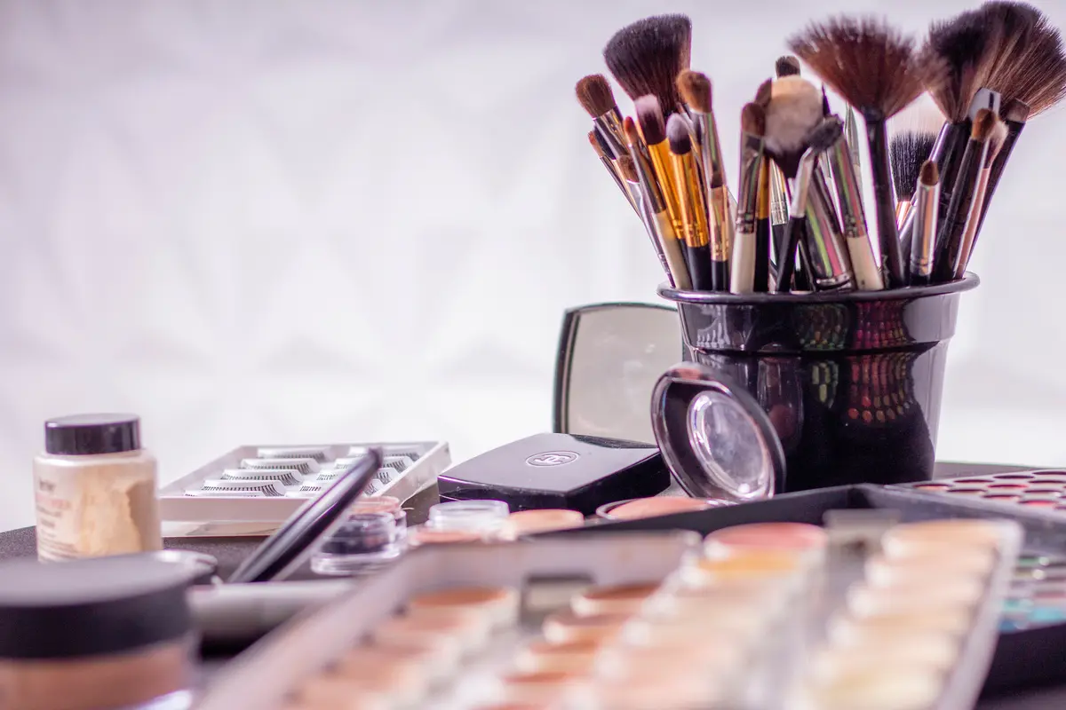 Brush makeup mata