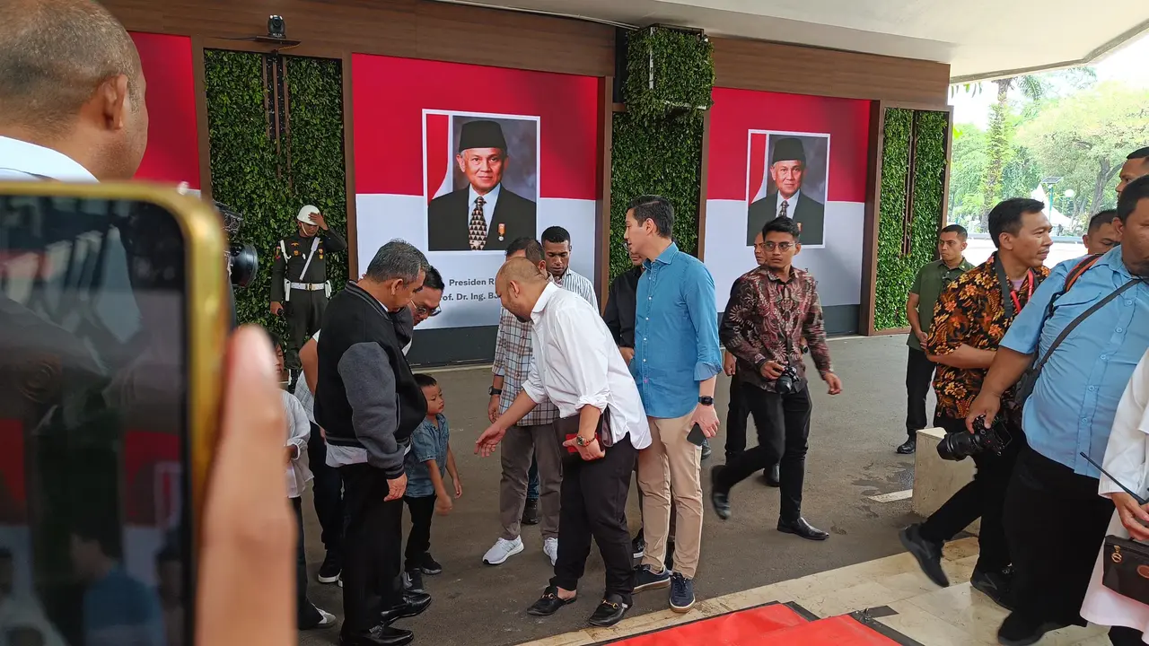 Didit Hediprasetyo datang ke gedung MPR untuk menyaksikan gladi bersih pelantikan Presiden dan Wakil Presiden mewakili sang ayah Prabowo Subianto.