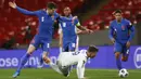 Striker San Marino, Nicola Nanni (kanan) terjatuh saat perebutan bola dengan bek Inggris, John Stones dalam laga Kualifikasi Piala Dunia 2022 Zona Eropa Grup I di Wembley Stadium, London, Kamis (25/3/2021). San Marino kalah 0-5 dari Inggris. (AP/Adrian Dennis/Pool)