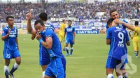 Kapten Persib Bandung Atep usai mencetak gol ke gawang Persegres Gresik United (Indonesiansc.com)