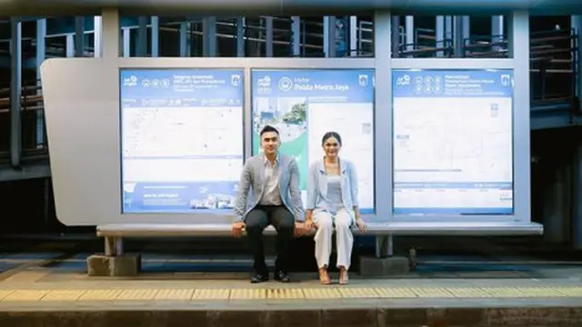 Beri Cincin, Ini 6 Pemotretan Terbaru Lutfi Agizal dan Kekasih Bak Prewedding