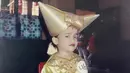 Sebagai dara keturunan Minang, mengenakan busana adat ini bukan hal baru bagi Fuji Utami. Bahkan sudah ia lakukan dari kecil. [@fuji_an]