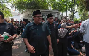 Rano Karno Sampaikan Pesan Haru di Prosesi Pemakaman Guruh Soekarnoputra