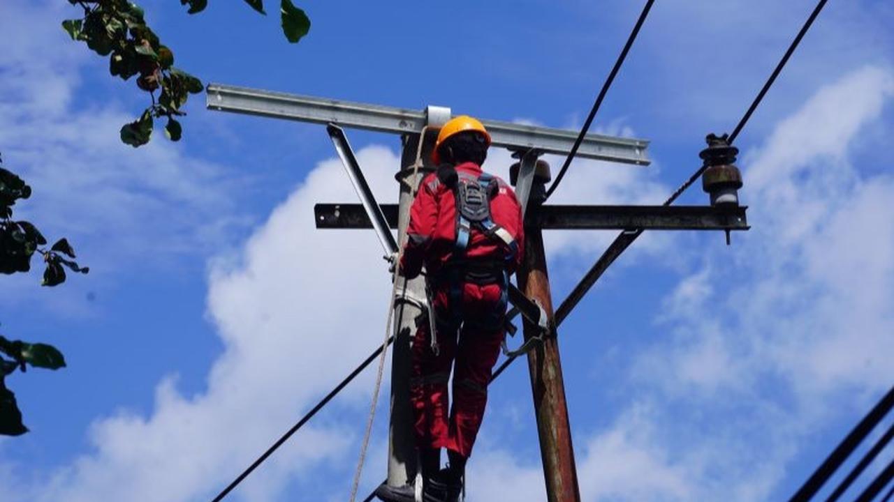 PLN Perbaiki Jaringan Listrik di Pulau Ambon, Ini Dampaknya