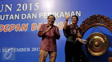 Menteri Kelautan dan Perikanan Susi Pudjiastuti didampingi Menko Maritim dan Sumber Daya Rizal Ramli dalam Rapat Koordinasi Nasional Tahun 2015 Kementerian Kelautan dan Perikanan (KKP) di Jakarta, Kamis (10/9). (Liputan6.com/Johan Tallo)