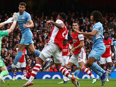 Ruben Dias bisa dibilang menjadi salah satu bek tengah terbaik di Liga Inggris dalam beberapa tahun terakhir. Lewat penampilannya yang solid, ia mampu membawa Man City konsisten di puncak klasemen musim ini. Selain itu, Dias juga telah menyumbang dua gol dan tiga assist. (AFP/Adrian Dennis)