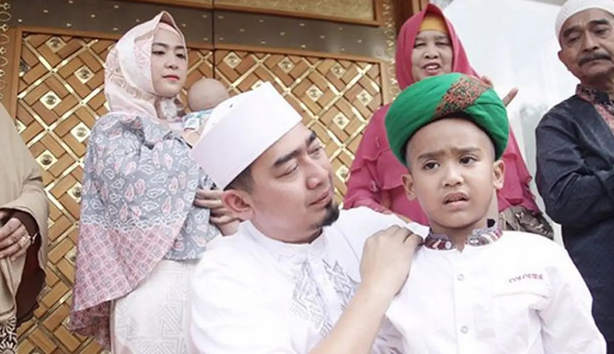 Ustaz Solmed dan April Jasmine
