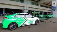 Sebuah mobil Hyundai IONIQ Electric bekerjasama dengan Grab di Bandara Soetta, Tangerang Senin (27/1/2020). Di bawah roadmap baru, bertajuk Strategy 2025, Hyundai akan mendorong Perangkat Mobilitas Cerdas dan Layanan Mobilitas Cerdas.  (Liputan6.com/Fery Pradolo)