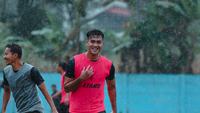 Striker Arema FC, M. Rafli perbaiki pola makan saat Ramadhan. (Iwan Setiawan/Bola.com)