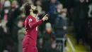 Pemain Liverpool, Mohamed Salah, melakukan selebrasi setelah mencetak gol ke gawang Everton pada laga Liga Inggris di Stadion Anfield, Selasa (14/2/2023). (AP Photo/Jon Super)