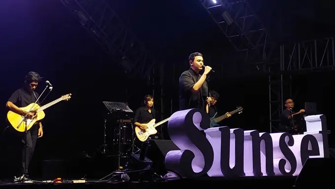 Tulus di Sunset di Kebun (Fimela/Salsa Mutiara)