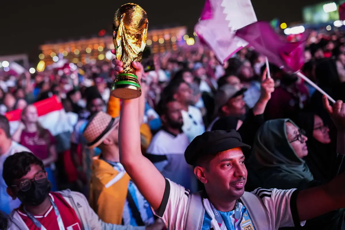 Foto: Keseruan Penonton dari Penjuru Dunia saat Menyaksikan Pembukaan Piala Dunia 2022 di FIFA Fan Festival