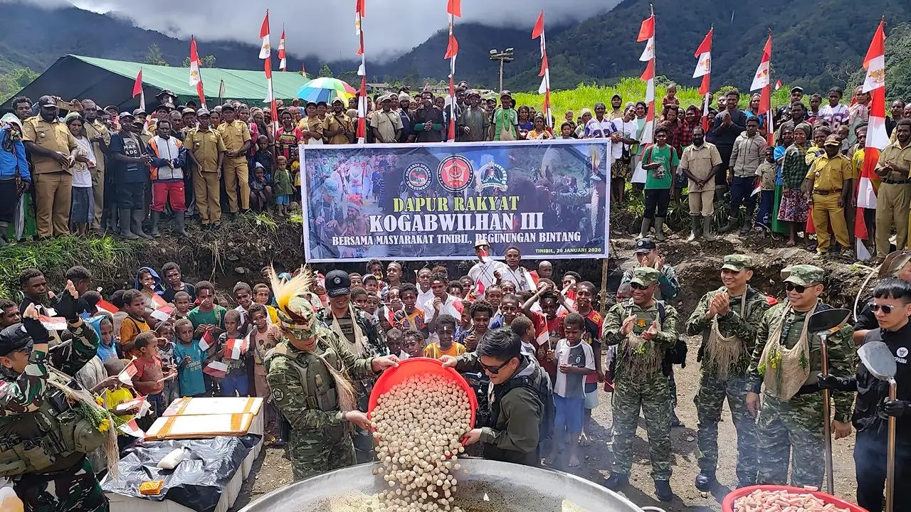 Komando Gabungan Wilayah Pertahanan (Kogabwilhan) III menggelar Dapur Rakyat, dengan menyediakan makanan siap santap bagi ribuan warga Kabupaten Pegunungan Bintang, Provinsi Papua Pegunungan (Istimewa)