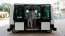 Dua orang lelaki mencoba menaiki Robot Shuttle saat didemonstrasikan di Tokyo, Jepang, Kamis (7/7). Dengan panjang hanya 4 meter, bus ini mampu menampung hingga 12 orang. (REUTERS / Toru Hanai)