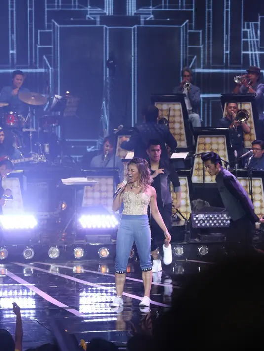 'Dari skala satu sampai sepuluh, adrenalinku dua belas,' ucap Agnez Mo usai konser. (Nurwahyunan/Bintang.com)