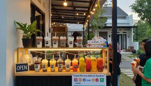 7 Ide Usaha yang Paling Laku di Daerah Pemukiman Baru dan Bisa Dijalankan dari Rumah, Potensi Omzet Harian Stabil (Foto: Gemini AI)