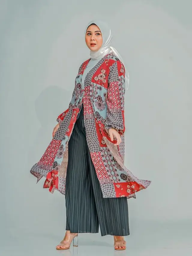 Potret Cantik Kesha Ratuliu Pakai Gamis