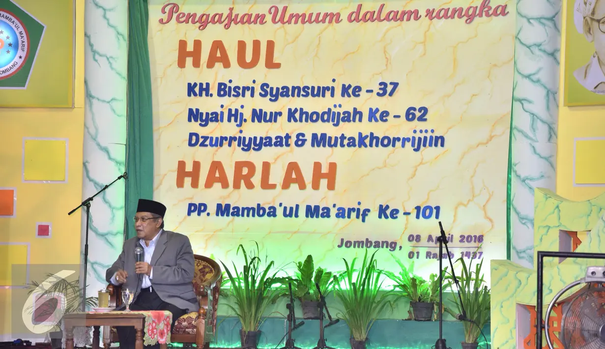 Ketua Umum PBNU, Said Aqil Siradj memberikan ceramah saat Pengajian umum dalam rangka haul : K.H Bisri syansuri ke-37 dan Nyai Hj. Nur khodijah ke- 62 di Desa Denanyar Kab Jombang, Jawa timur (9/4). (Dody Humas Kemendes)