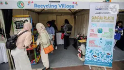 Ekonomi sirkular merupakan pendekatan yang bertujuan menciptakan pertumbuhan ekonomi dengan mempertahankan nilai produk, bahan, dan sumber daya selama mungkin. (Liputan6.com/Faizal Fanani)