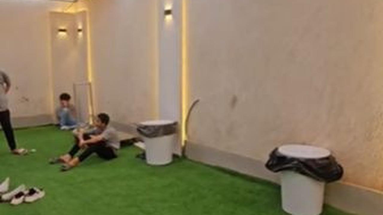 Tenda ini terlihat  bersih dan tidak sesak, para jemaah pun terlihat nyaman saat berada di tenda. <br><br>"Jadi sangat lega dan wah alhamdulillah" ujar Gilar.