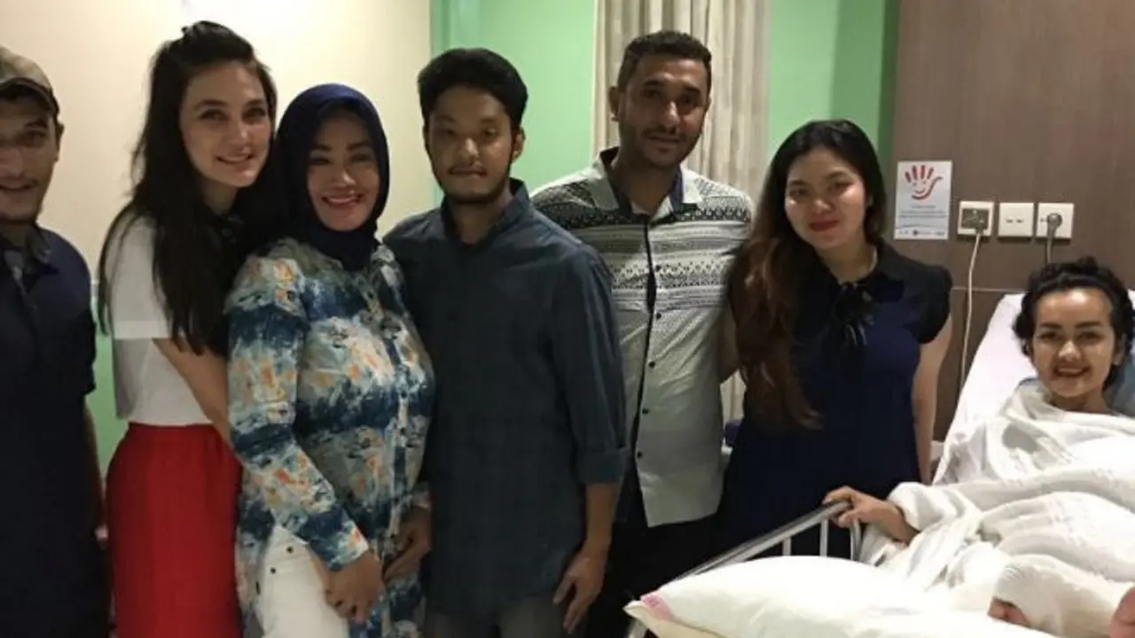 [Bintang] Sri Wulansih dan Julia Perez