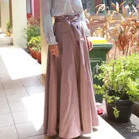 Sang guru, Ustaz Yuke Sumeru setuju jika Dewi Sandra sudah siap menjadi ustazah meski dalam level yang berbeda. (Galih W. Satria/Bintang.com)