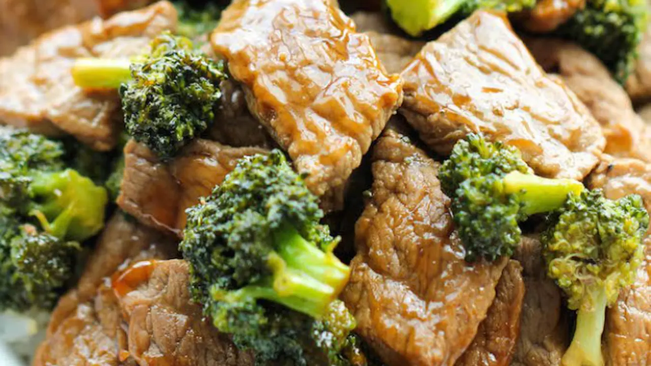 Tumis Daging Brokoli Praktis untuk Kamu yang Lapar Dini Hari