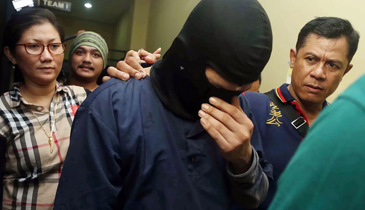 Seperti diketahui, Jupiter ditangkap oleh kepolisian Taman Sari, Jakarta Barat saat sedang pesta sabu di tempat karaoke, Selasa, (10/5/2016) sekitar pukul 01.00 WIB. (Deki Prayoga/Bintang.com)