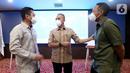 Ketua Umum HIPMI Jaya Sona Maesana, Ketua Bidang Perdagangan, Perindustrian dan ESDM BPP HIPMI Rama Datau dan Ketua Panitia Launching HIPMI TEI 2021 Rangga Derana Niode berbincang pada pembukaan Trade Expo Indonesia (TEI) Digital Edition ke-36 di Jakarta, Selasa (20/10/2021). (Liputan6.com/HO/HIPMI)