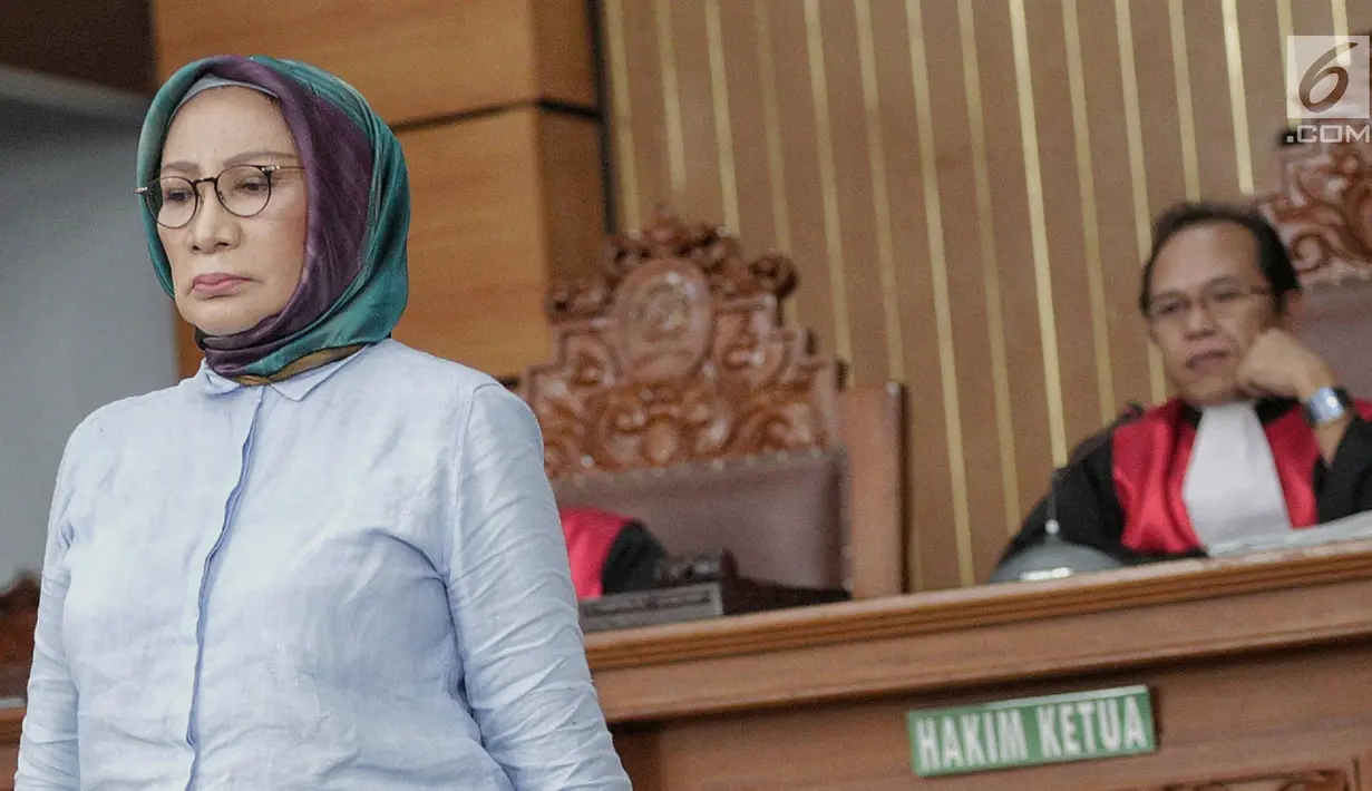 Terdakwa kasus dugaan penyebaran berita bohong atau hoaks, Ratna Sarumpaet menjalani sidang lanjutan di Pengadilan Negeri Jakarta Selatan, Selasa (14/5/2019). Sidang tersebut dengan agenda pemeriksaan terhadap dirinya. (Liputan6.com/Faizal Fanani)