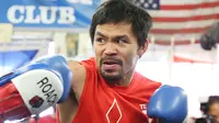 Ekspresi Pacman, julukan Manny Pacquiao saat melakukan latihan di Los Angeles, California, AS (26/10). Pacman akan bertarung melawan Jessie Vargas di Thomas & Mack Arena, Las Vegas, Nevada pada 5 November mendatang. (Reuters/ Lucy Nicholson)