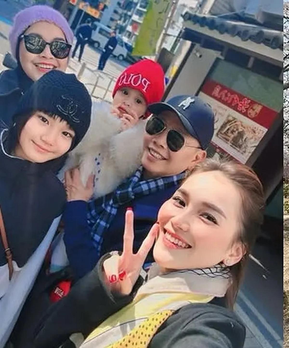 7 Potret Ayu Ting Ting Berburu Sakura di Jepang, Ajak Keluarga Besar