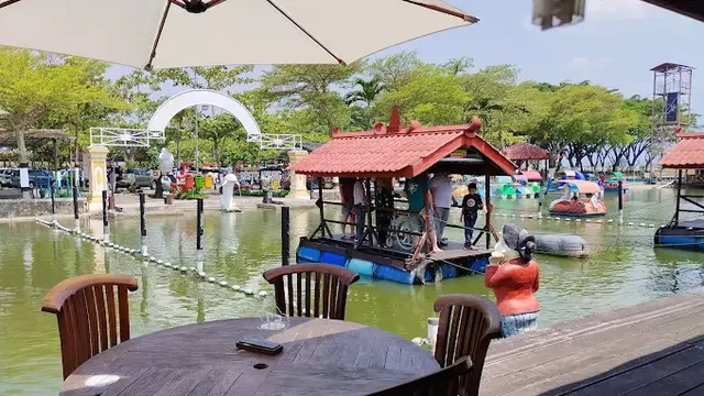 Rumah Makan Kampung Rawa/ Maps Defi Anggraini