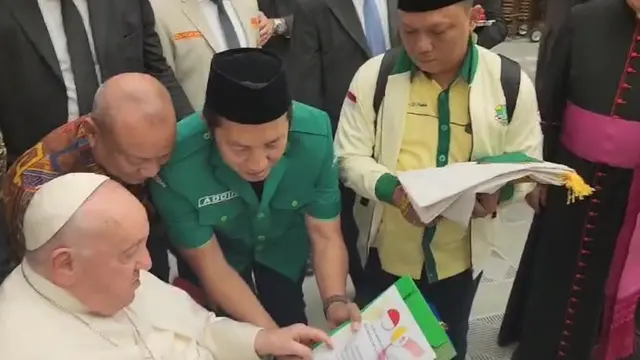 Paus Fransiskus menandatangani 'Deklarasi Jakarta-Vatikan' (Istimewa)
