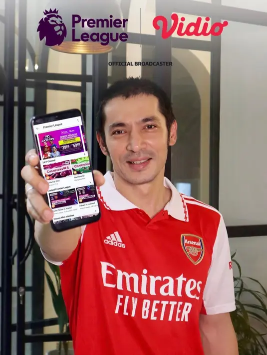 <p>Sedangkan Abimana Arya tampak mendukung Arsenal dengan mengunggah foto dirinya mengenakan jersey lengan pendek tim ini. Foto: Instagram.</p>