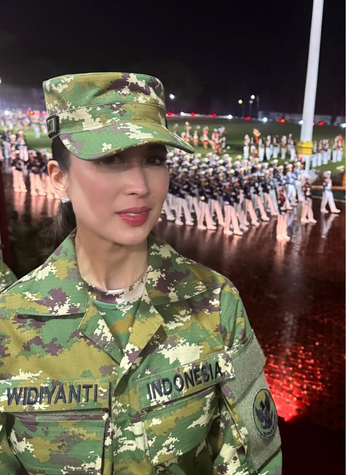 Cantiknya Menpar Widiyanti Wardhana Pakai Baju Loreng Komcad saat Digembleng Prabowo di Akmil Magelang